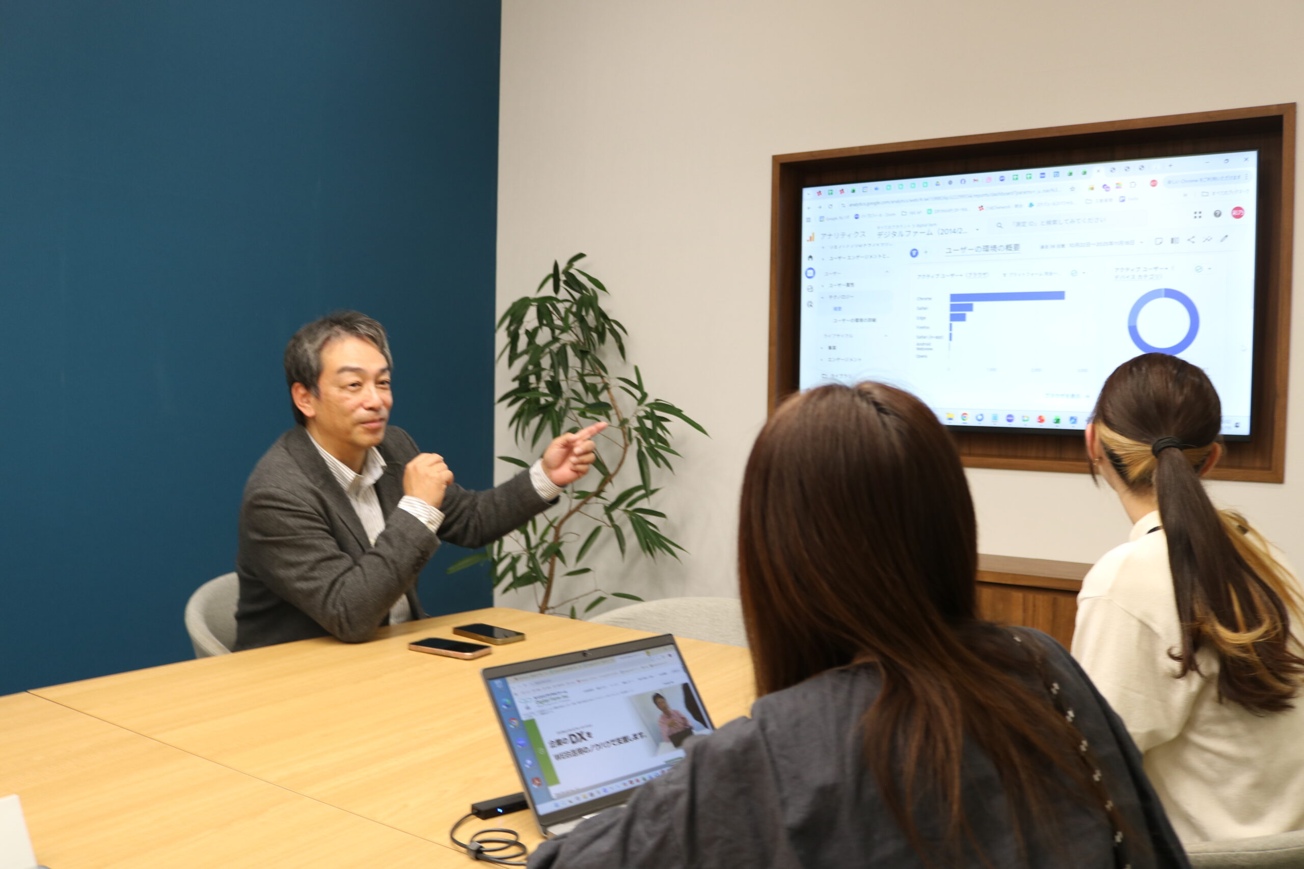 社員が働く様子
